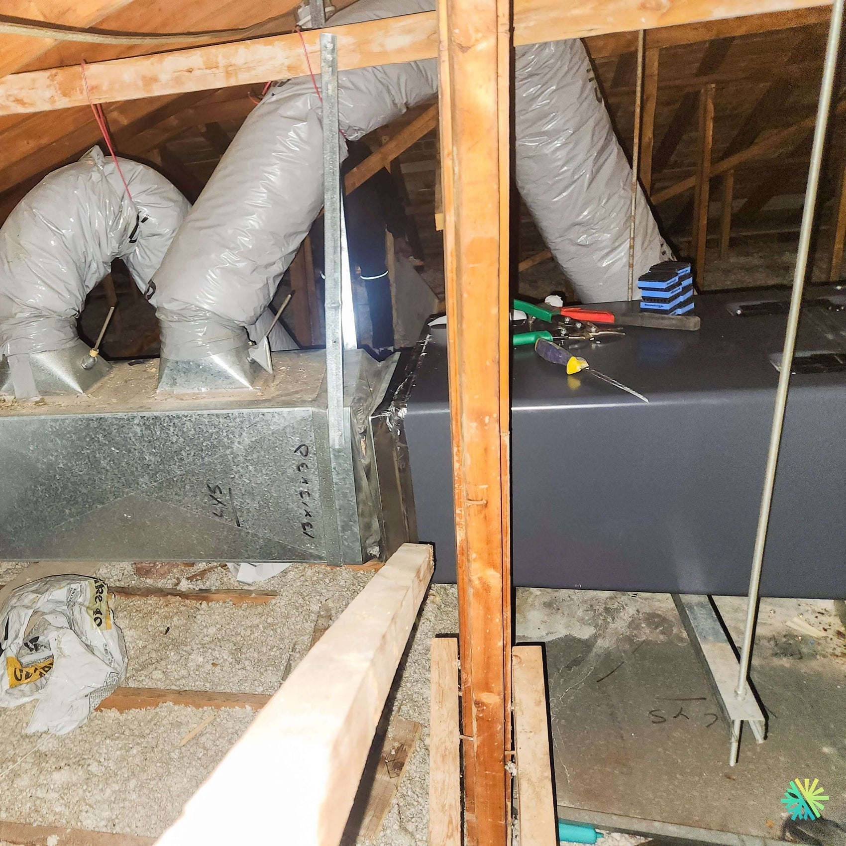 Installation d’une Fournaise Électrique MIDEA EVOX G3 4 Tonnes à Auteuil, Laval : Système Central avec Air Handler en Entretoit