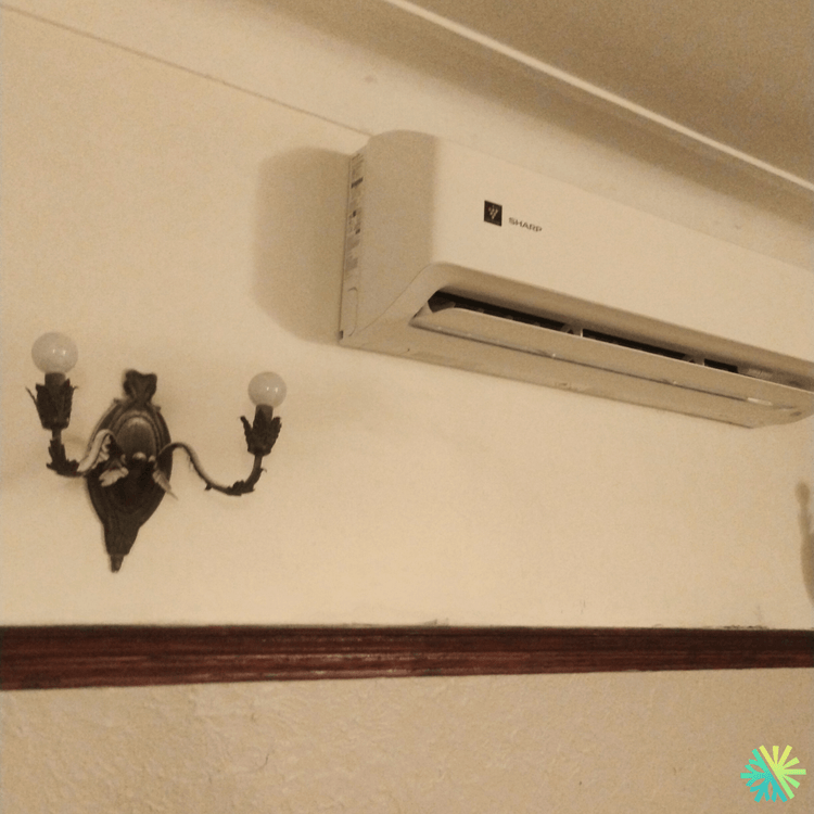 Installation d’une thermopompe murale Sharp dans un logement du Plateau-Mont-Royal (Montréal)