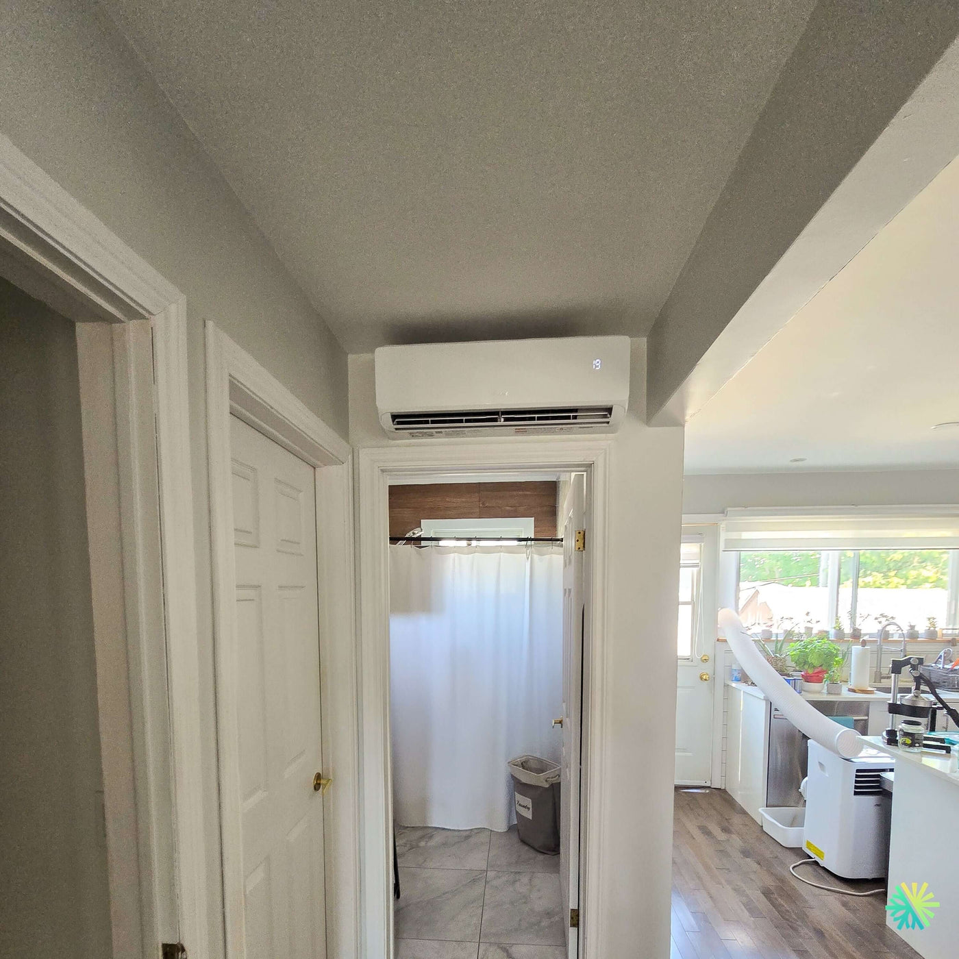 Installation d’une thermopompe GREE FREE MATCH R32 DoubleZone 2 têtes à Pointe-Claire : une solution CVAC discrète pour un confort précis dans une maison de l’Ouest-de-l’Île