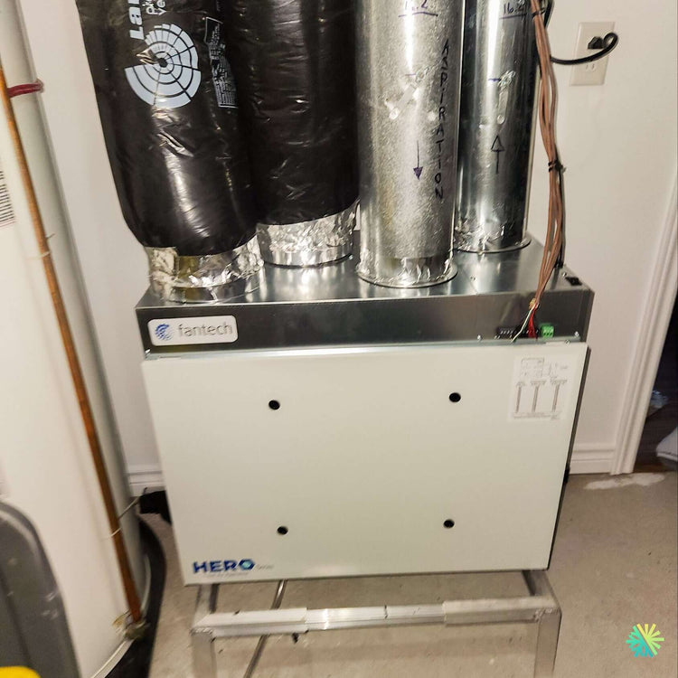 Installation d'un échangeur d'air Fantech HERO 200H sur socle au sol à Pointe-Claire
