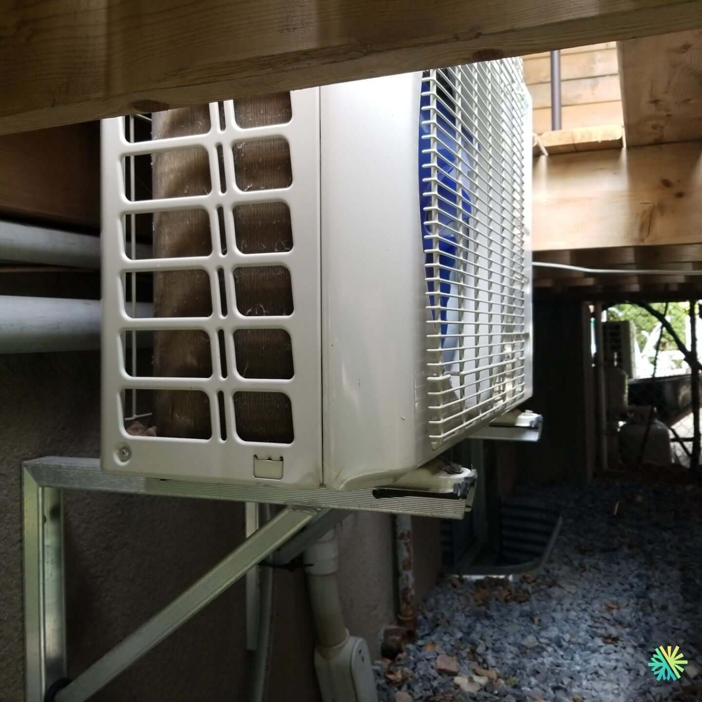 Réparation d’une thermopompe murale Midea à Sainte-Dorothée