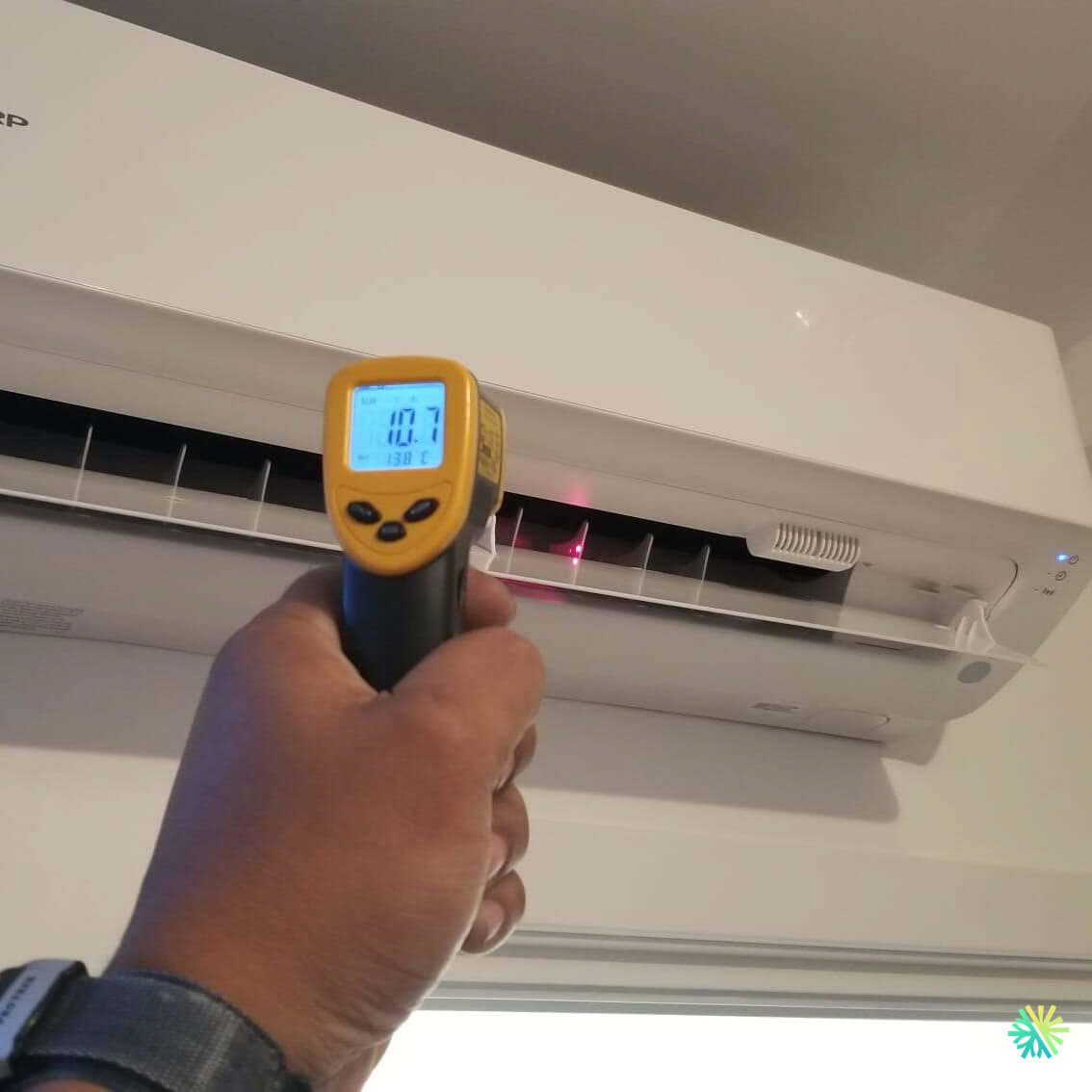 Réparation d’une thermopompe murale Sharp à Boisbriand