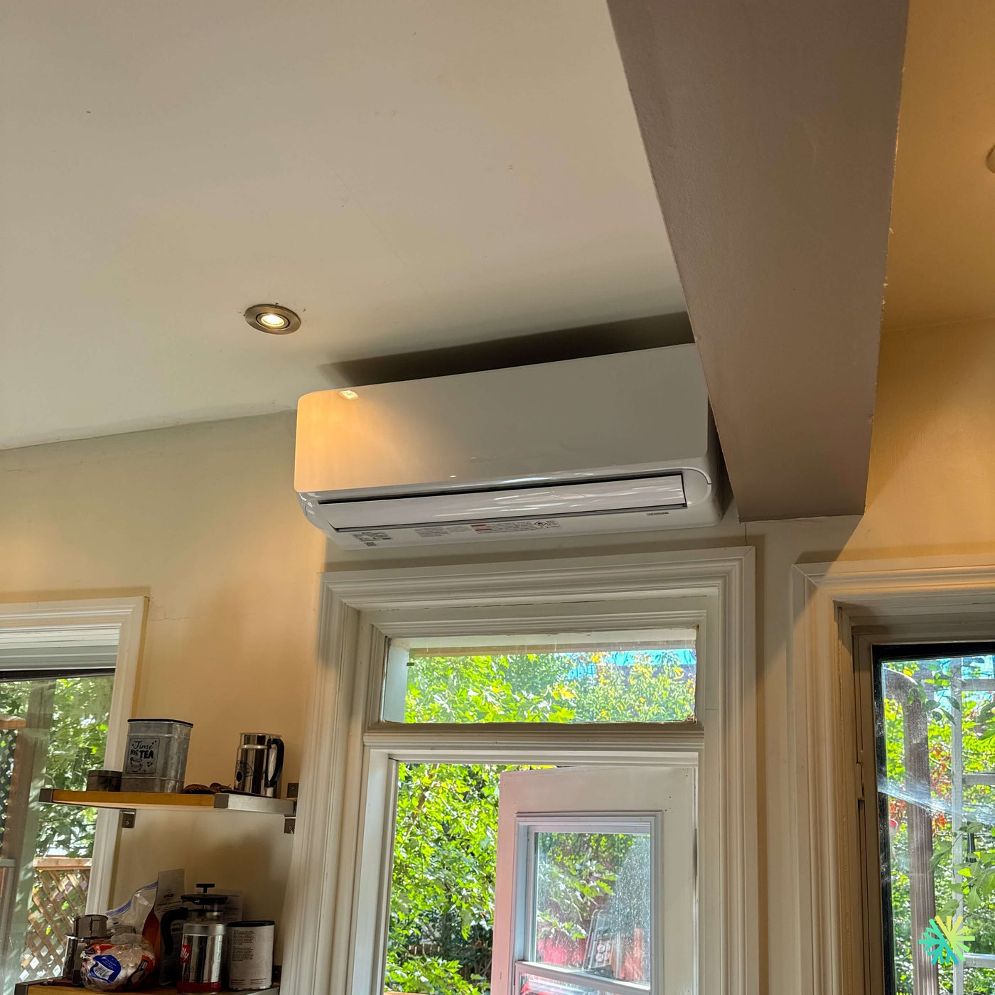 Installation d'une thermopompe murale 2 têtes GREE FreeMatch R32 (GWHD(24)ND6MO) à Beaconsfield, dans le West Island de Montréal