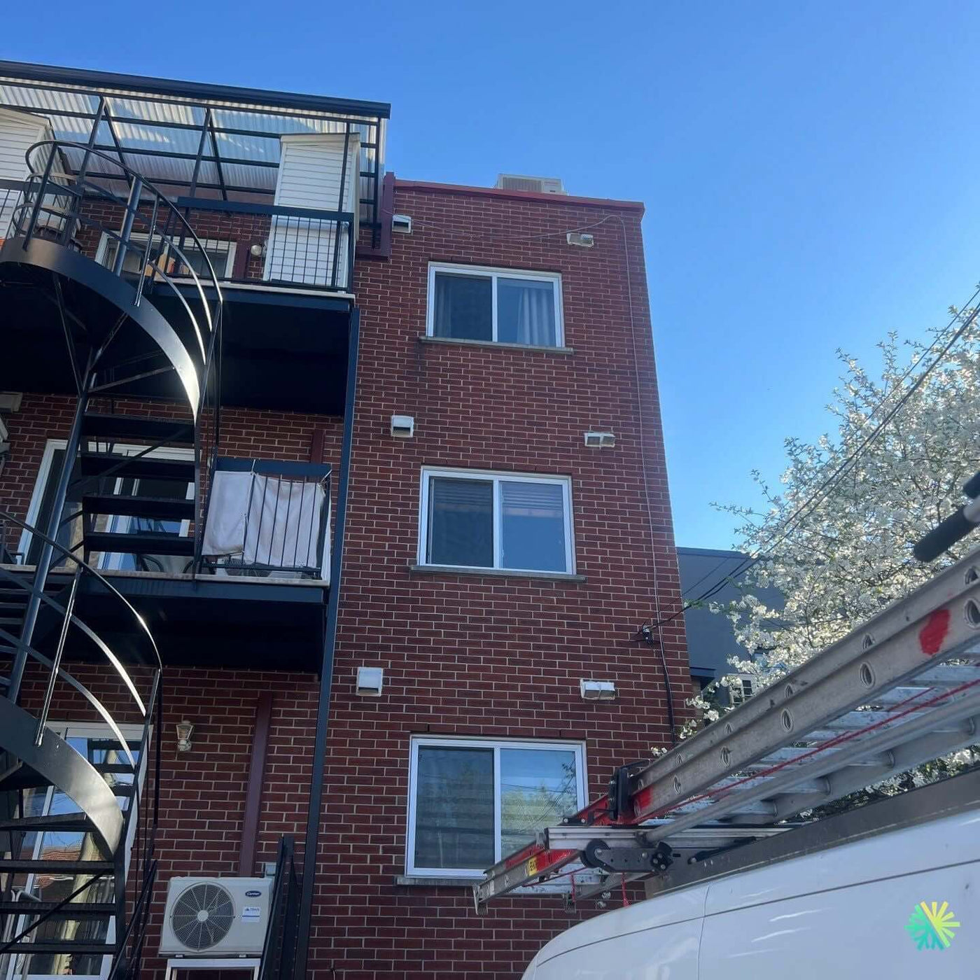 Installation d’une Gree Clivia R32 thermopompe murale à Mercier–Hochelaga-Maisonneuve