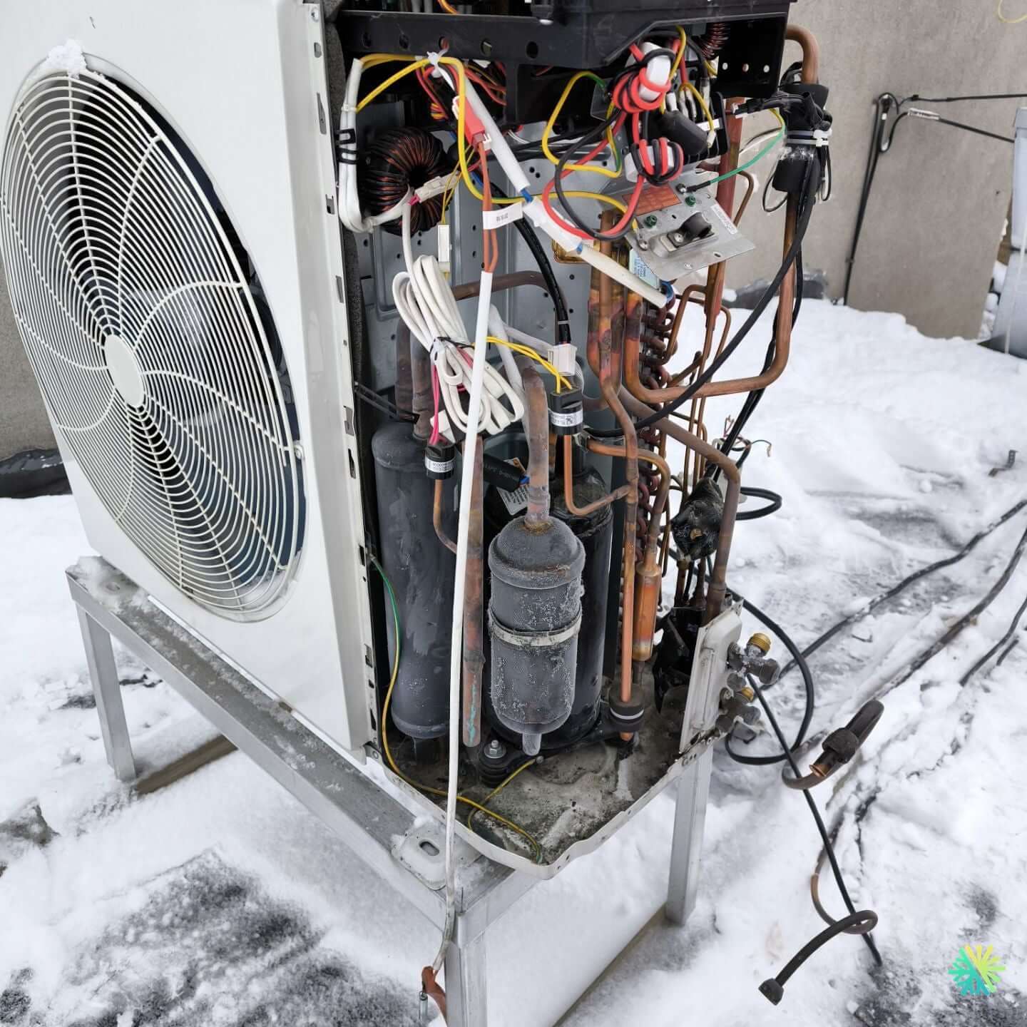 Réparation d’une thermopompe centrale Gree à Saint-Bruno