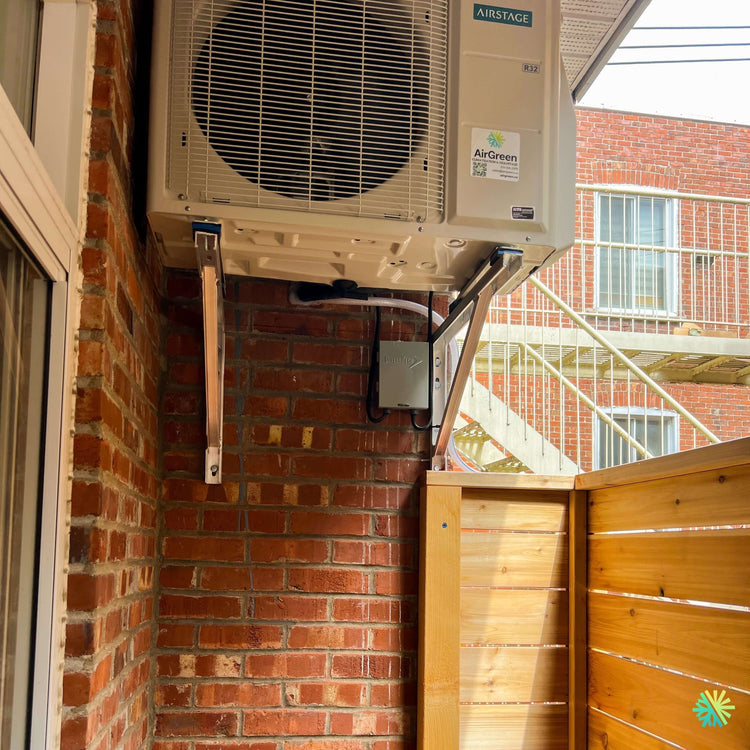 Installation d’une thermopompe murale FUJITSU ORION XLTH 15 000 BTU à Montréal sur balcon résidentiel