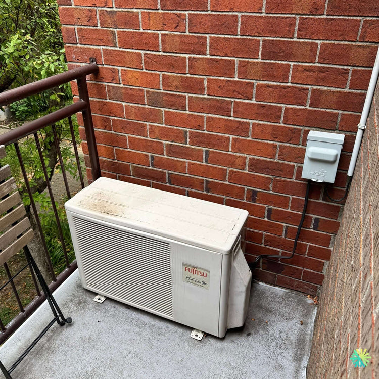 Nettoyage d’une thermopompe murale Fujitsu à Sainte-Dorothée