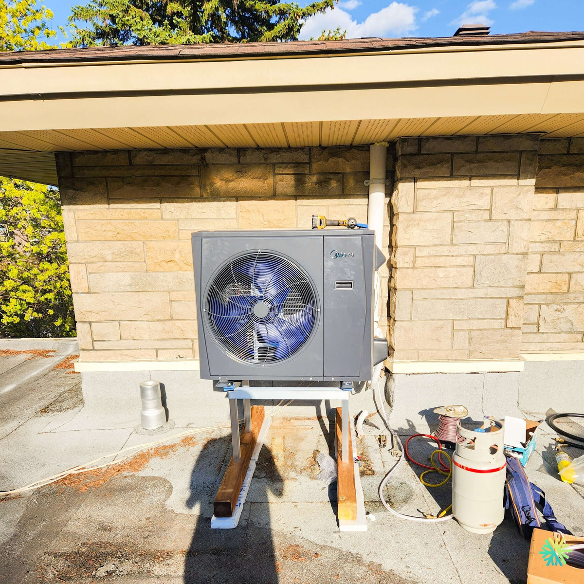 Installation d’une thermopompe centrale MIDEA EVOX G3 à Mercier–Hochelaga-Maisonneuve, Montréal