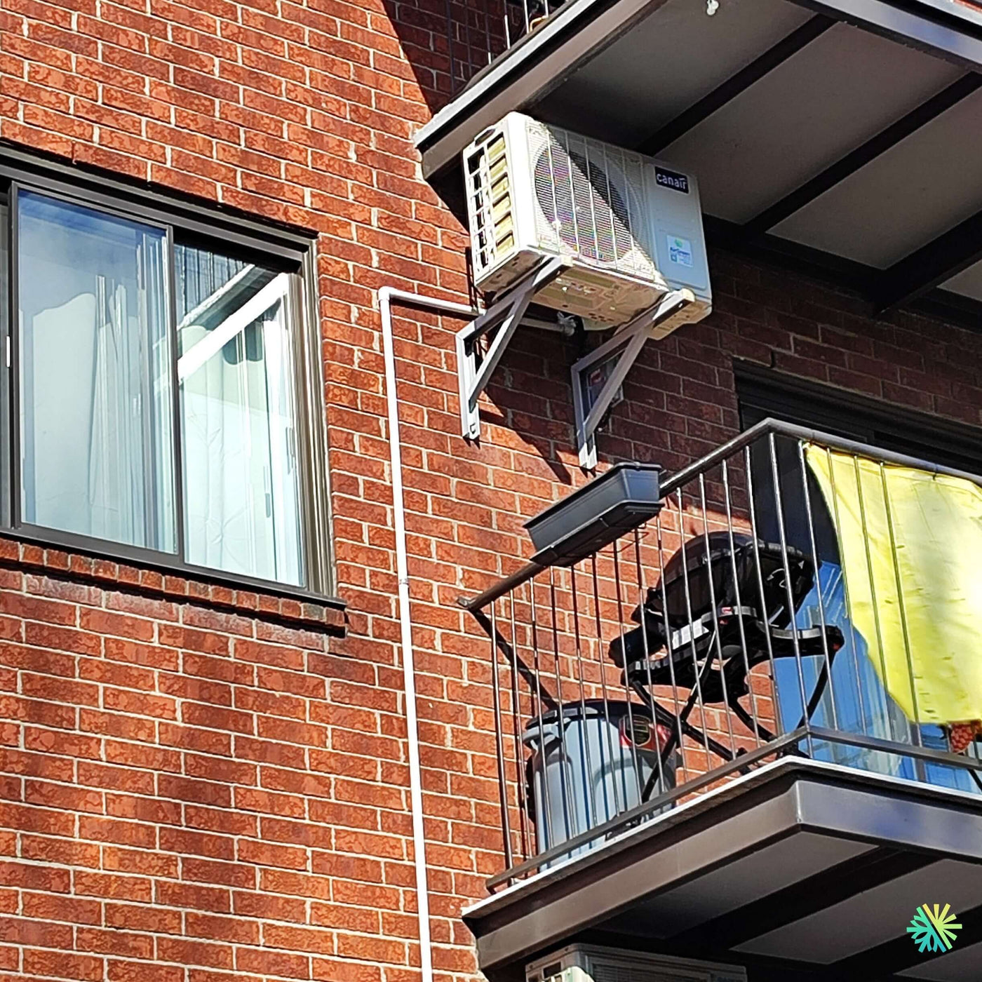 Installation d’une thermopompe murale CanAir à Rosemont–La Petite-Patrie