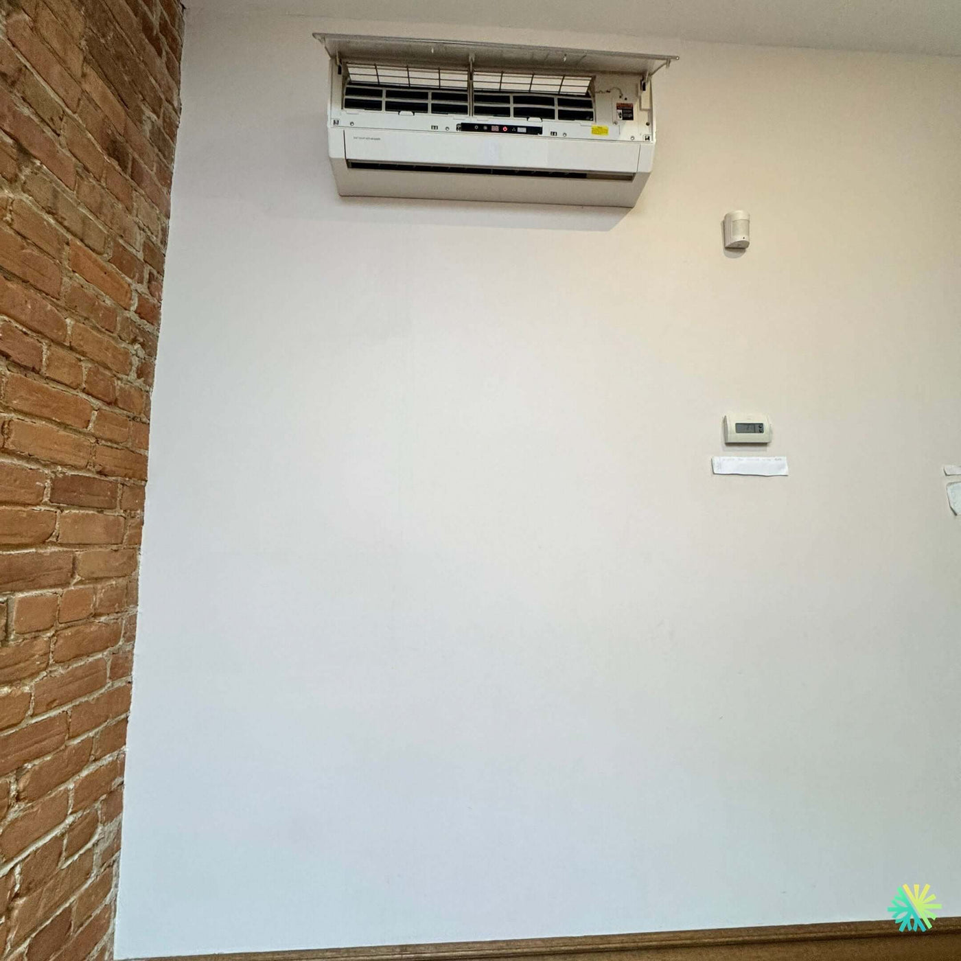 Réparation d’une thermopompe murale Sharp à Outremont