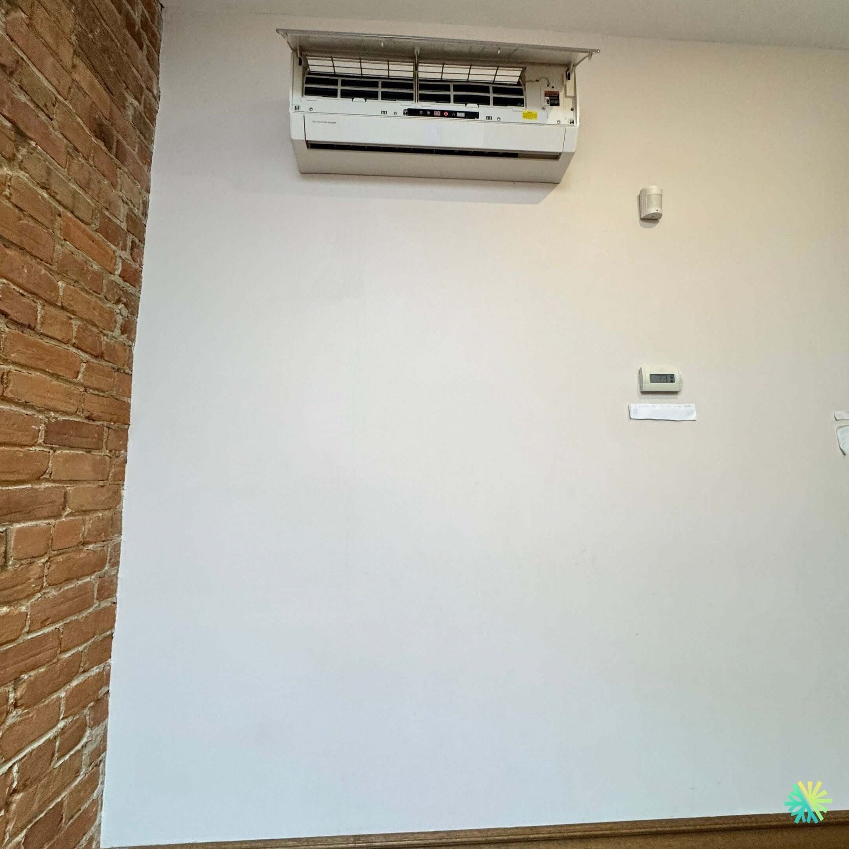 Réparation d’une thermopompe murale Sharp à Outremont