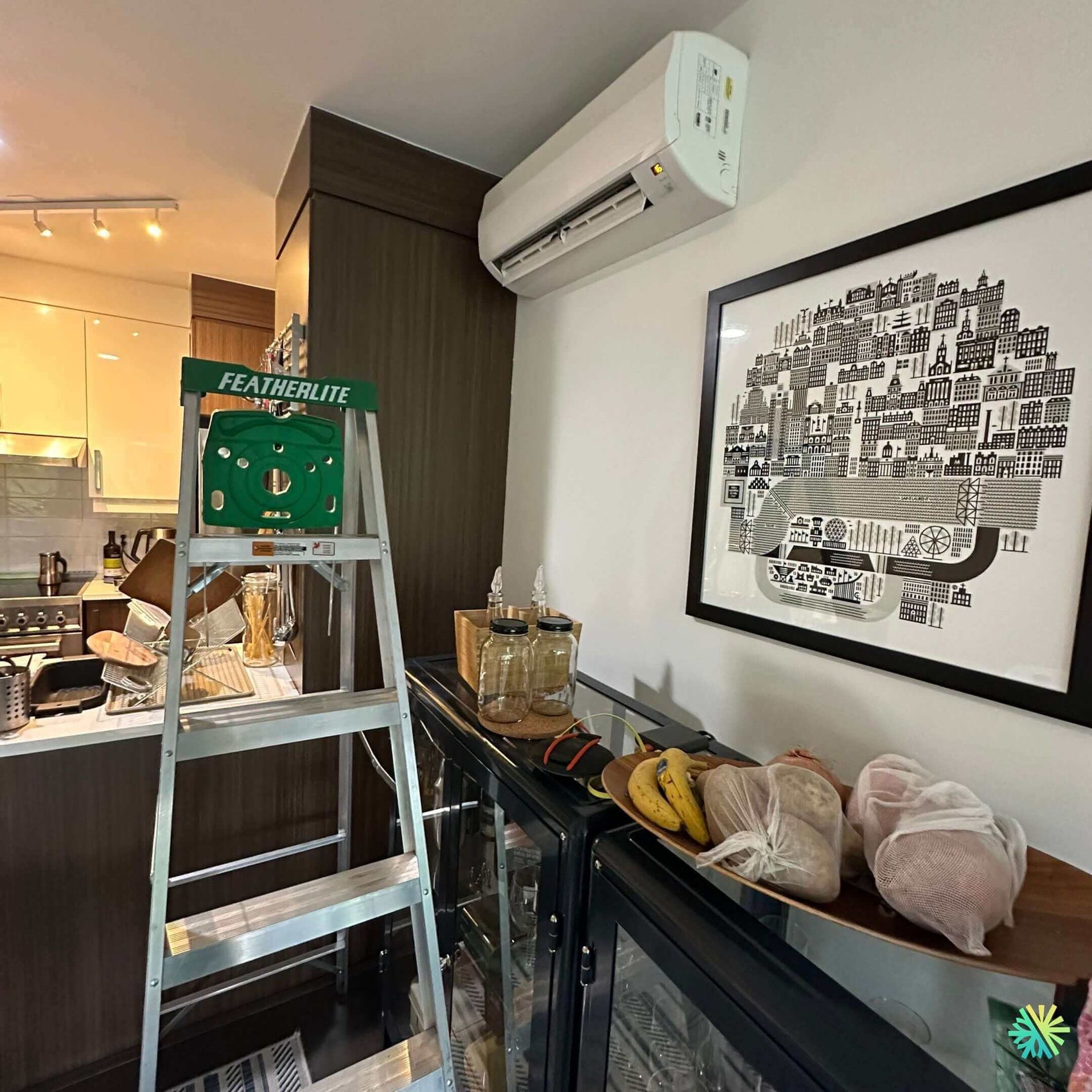 Installation d’une thermopompe murale Midea dans un condo du Plateau-Mont-Royal