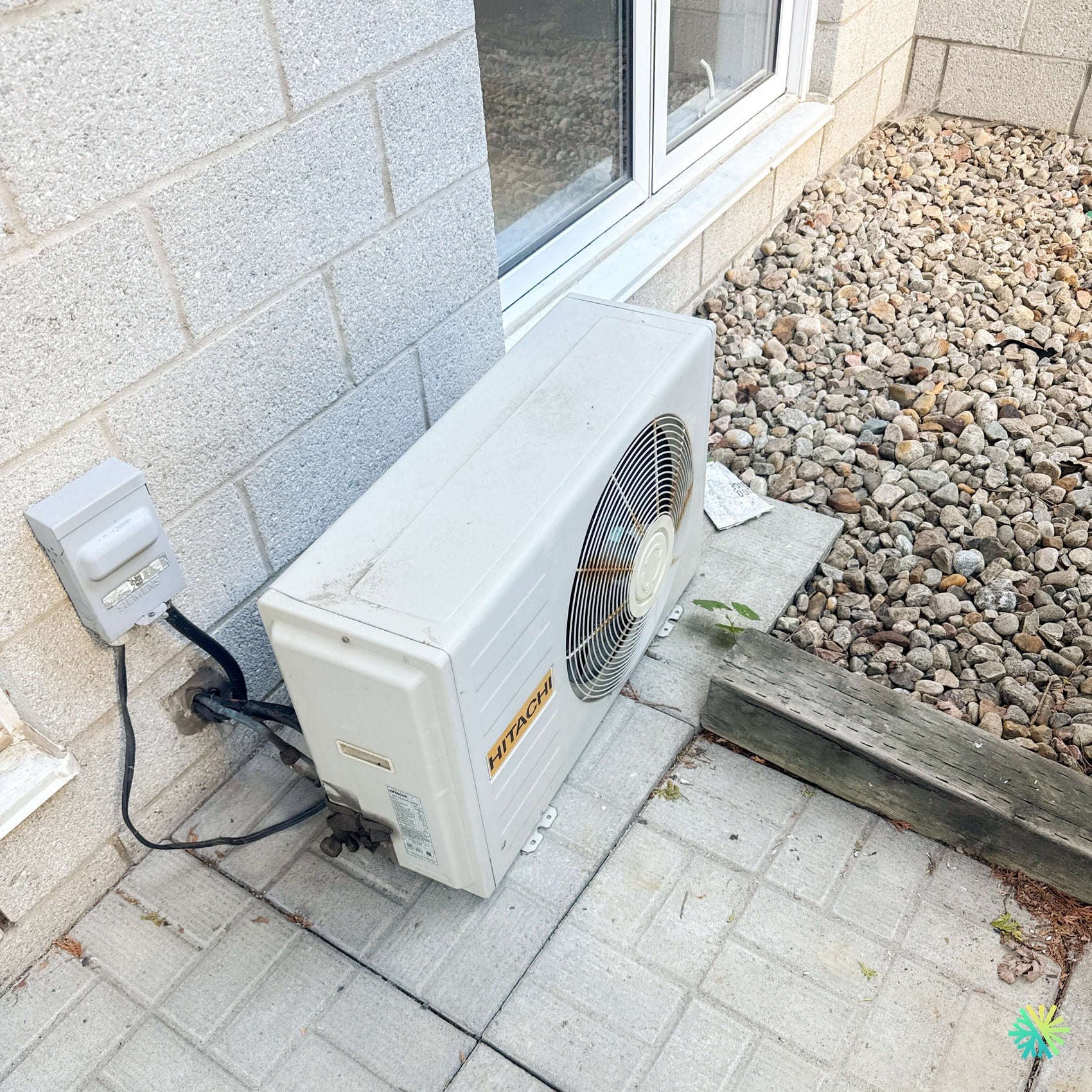 Réparation d’une Thermopompe murale Hitachi à Montréal