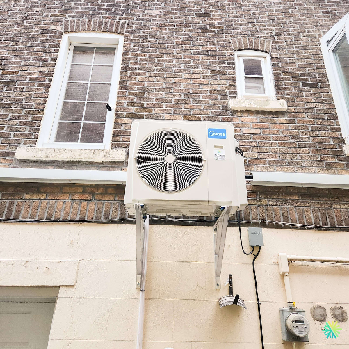 Installation of a MIDEA 28 dual-zone heat pump in Saint-Antoine-sur-Richelieu, in Montérégie