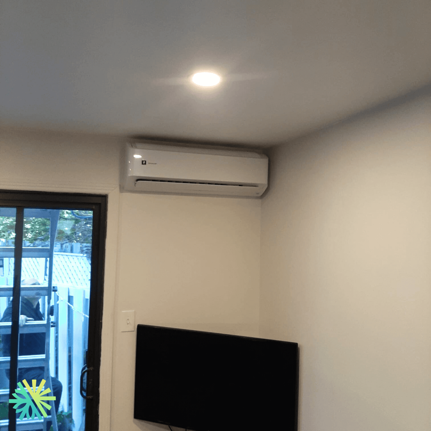 Installation d’une thermopompe double-zone SHARP BU à Villeray–Saint-Michel–Parc-Extension