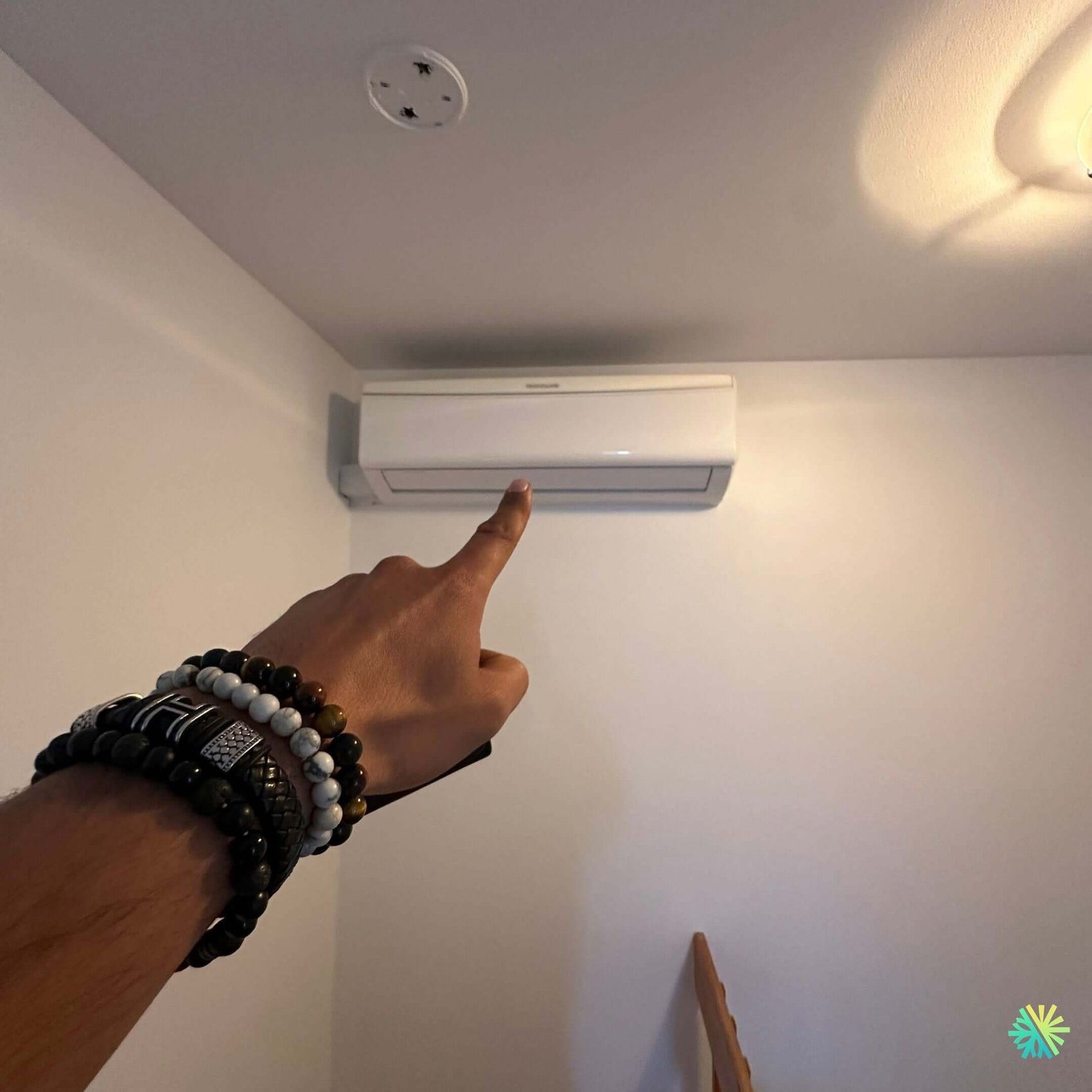 Réparation d’un climatiseur mural Hitachi à Pointe-Claire