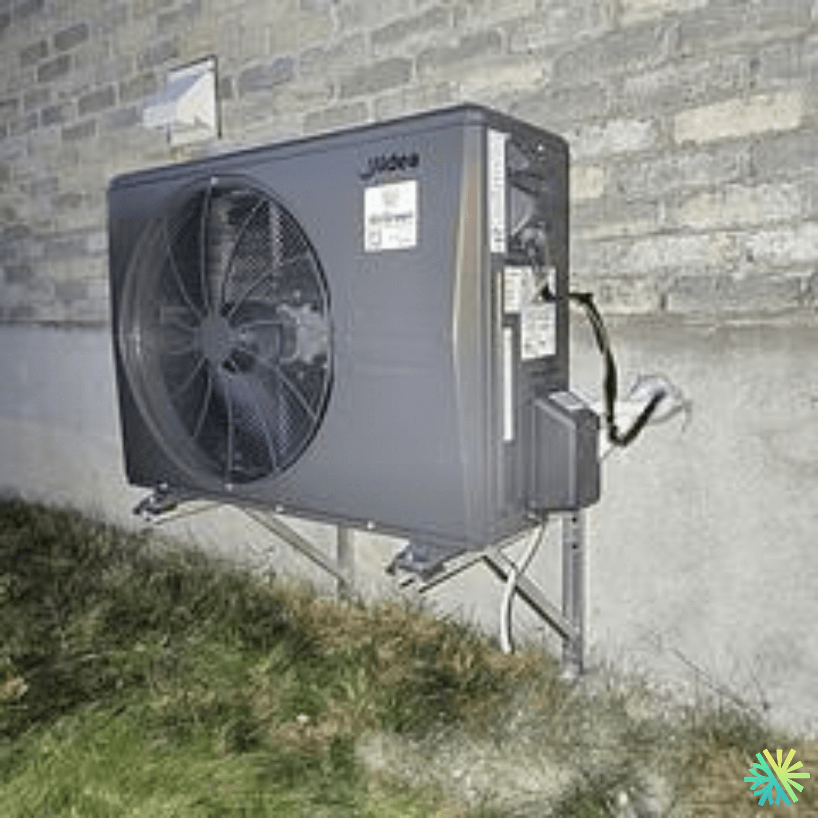 Installation d’une thermopompe murale Midea28 à Brossard