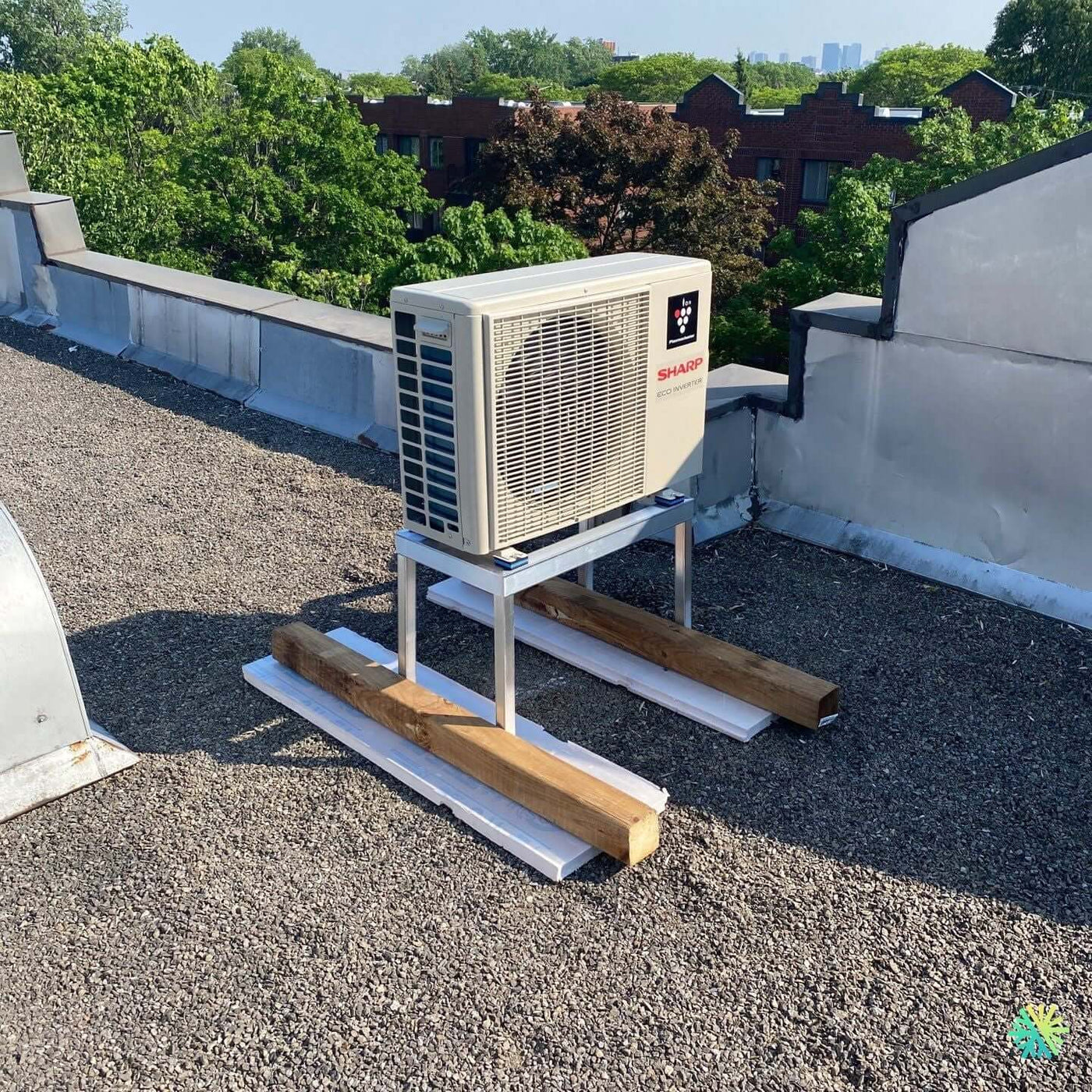 Installation d’une Sharp ZU1 thermopompe murale à Le Sud-Ouest (Montréal)