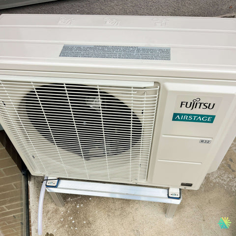Installation of a Fujitsu AIRSTAGE Altair 500 R-32 wall-mounted heat pump in Otterburn Park, in Montérégie on the South Shore.