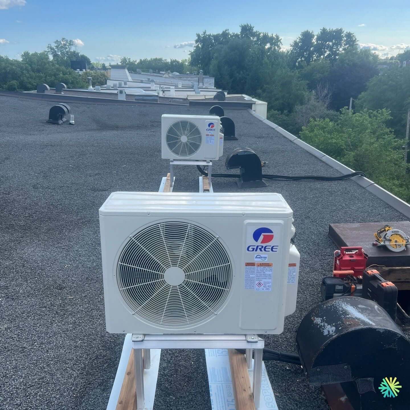 Installation d’une Gree Livo R32 thermopompe murale à Saint-Laurent (Montréal)