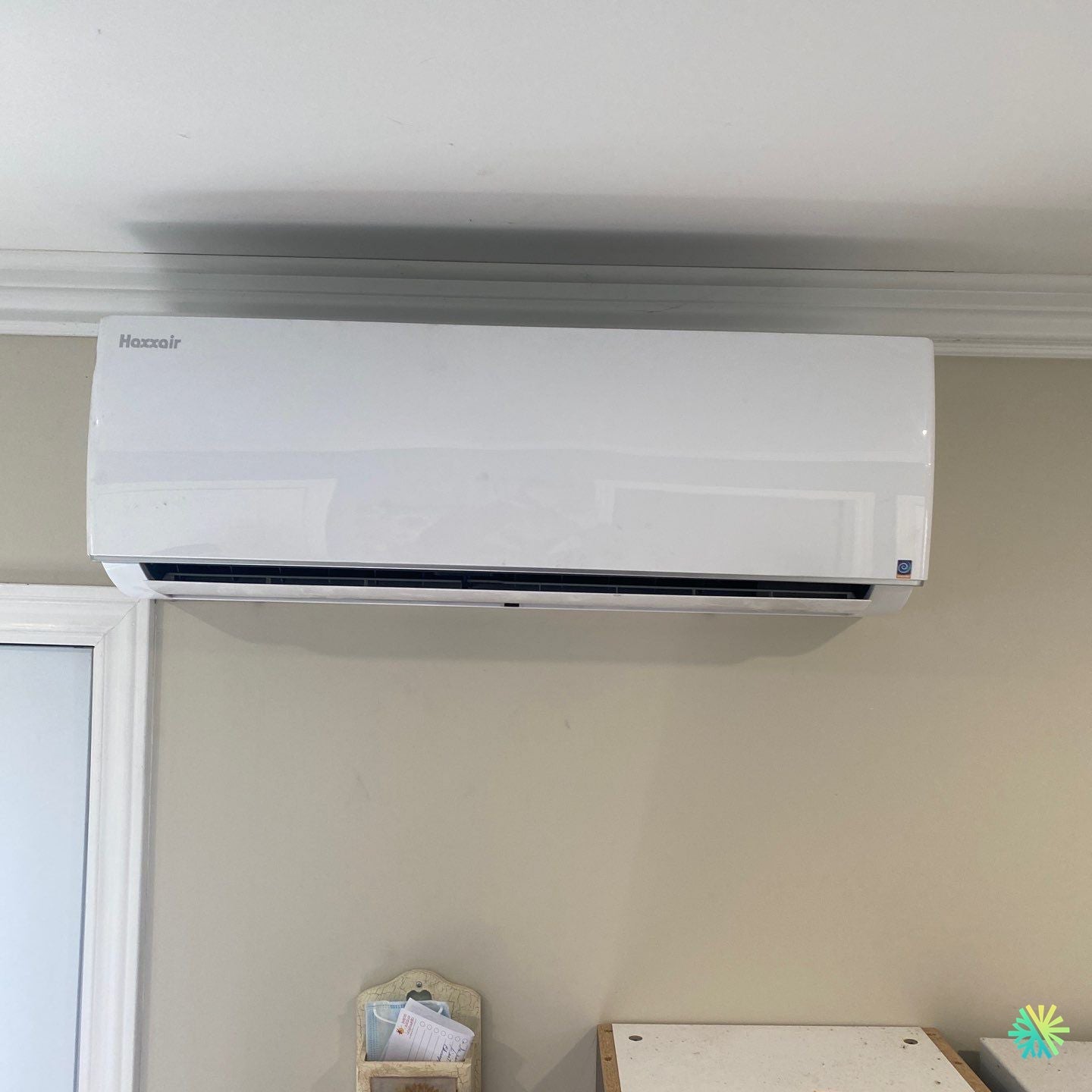 Installation d’une Haxxair Série Murale R-32 thermopompe murale à Chomedey (Laval)