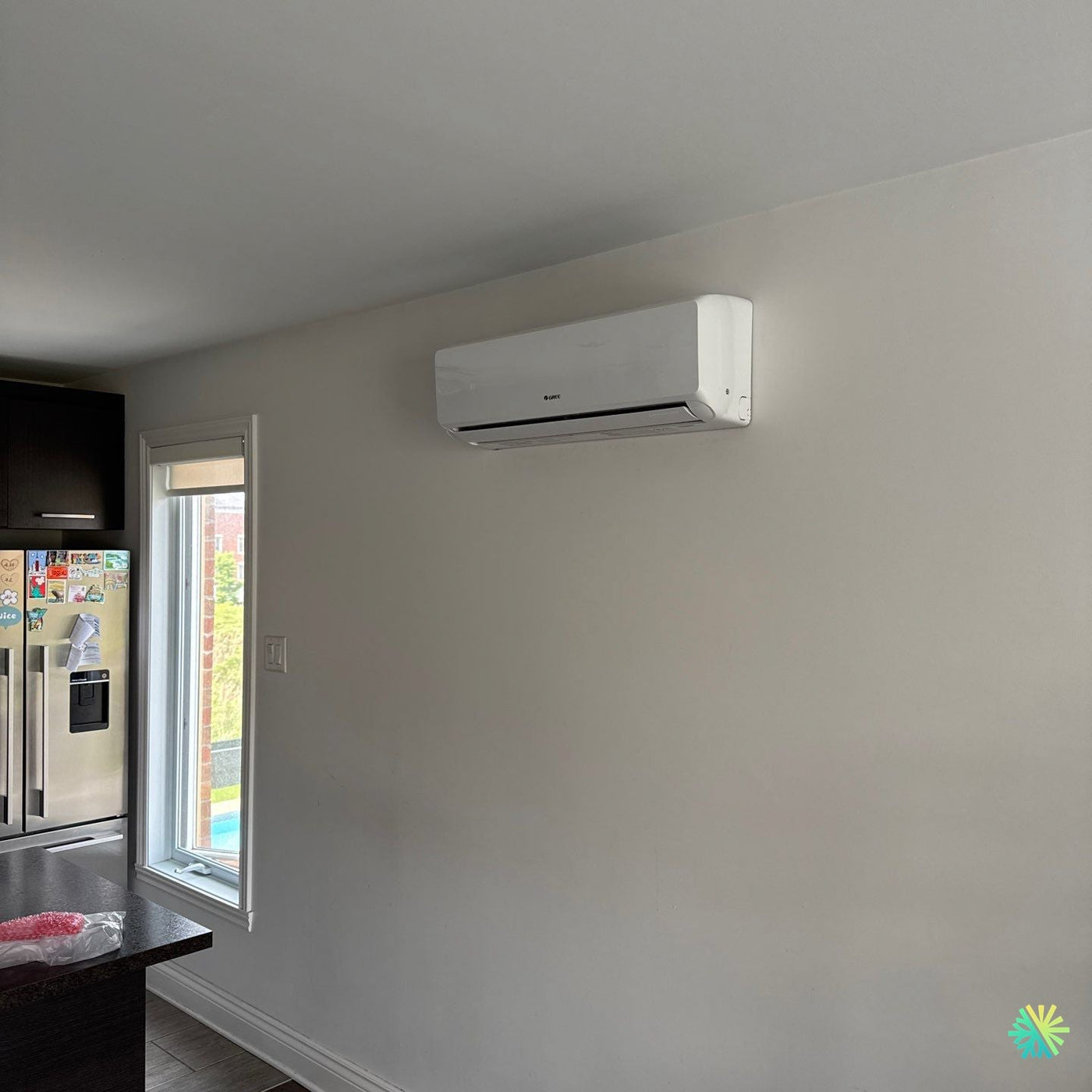 Installation d’une Gree (modèle de la gamme R32) thermopompe murale à Laval