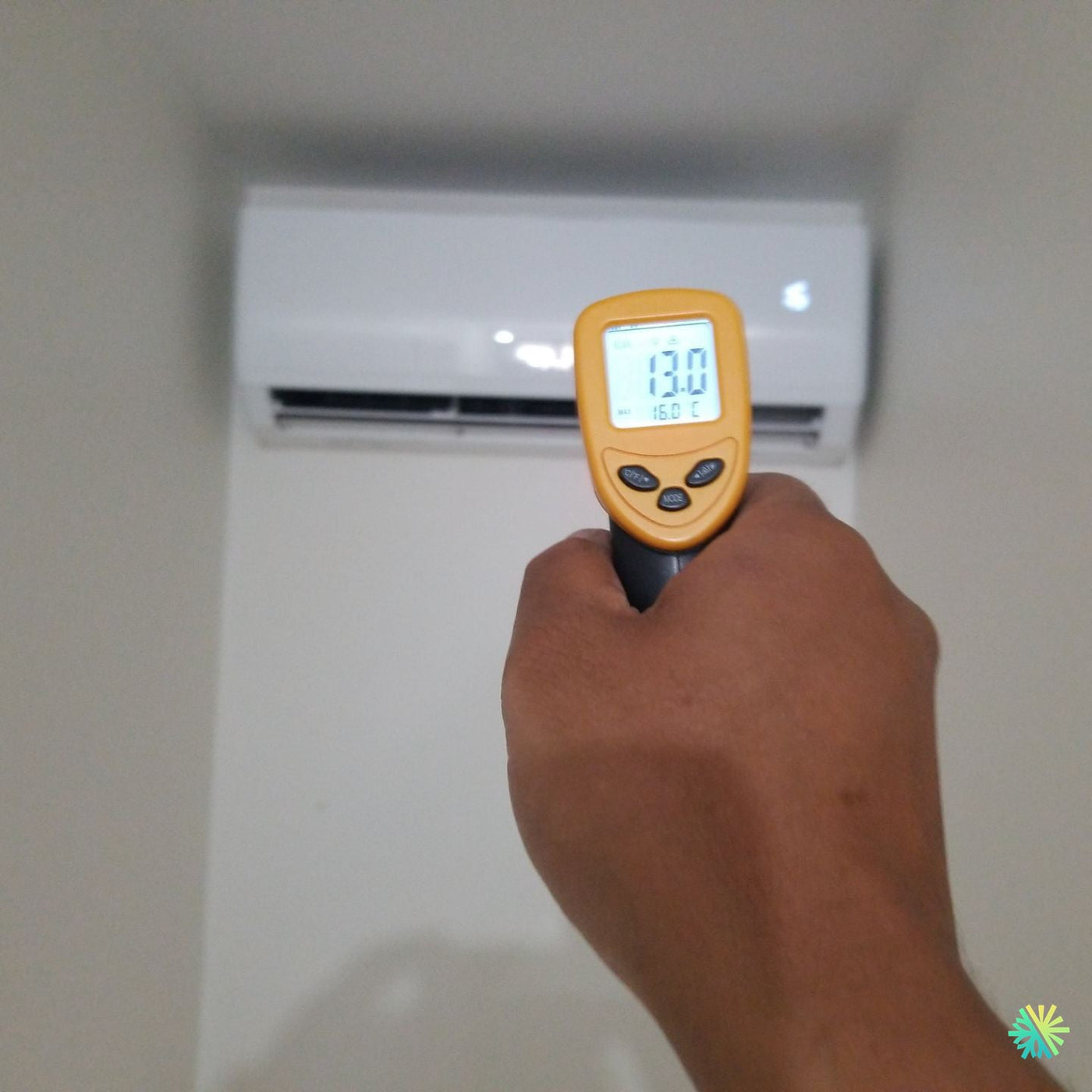 Réparation d’un climatiseur mural Midea à Côte-des-Neiges–Notre-Dame-de-Grâce