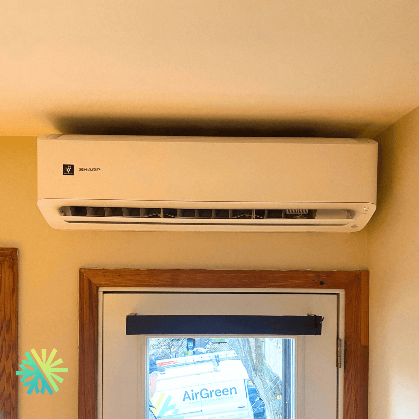 Installation d’une thermopompe murale Sharp ZU1 18 000 BTU à Rosemont–La Petite-Patrie