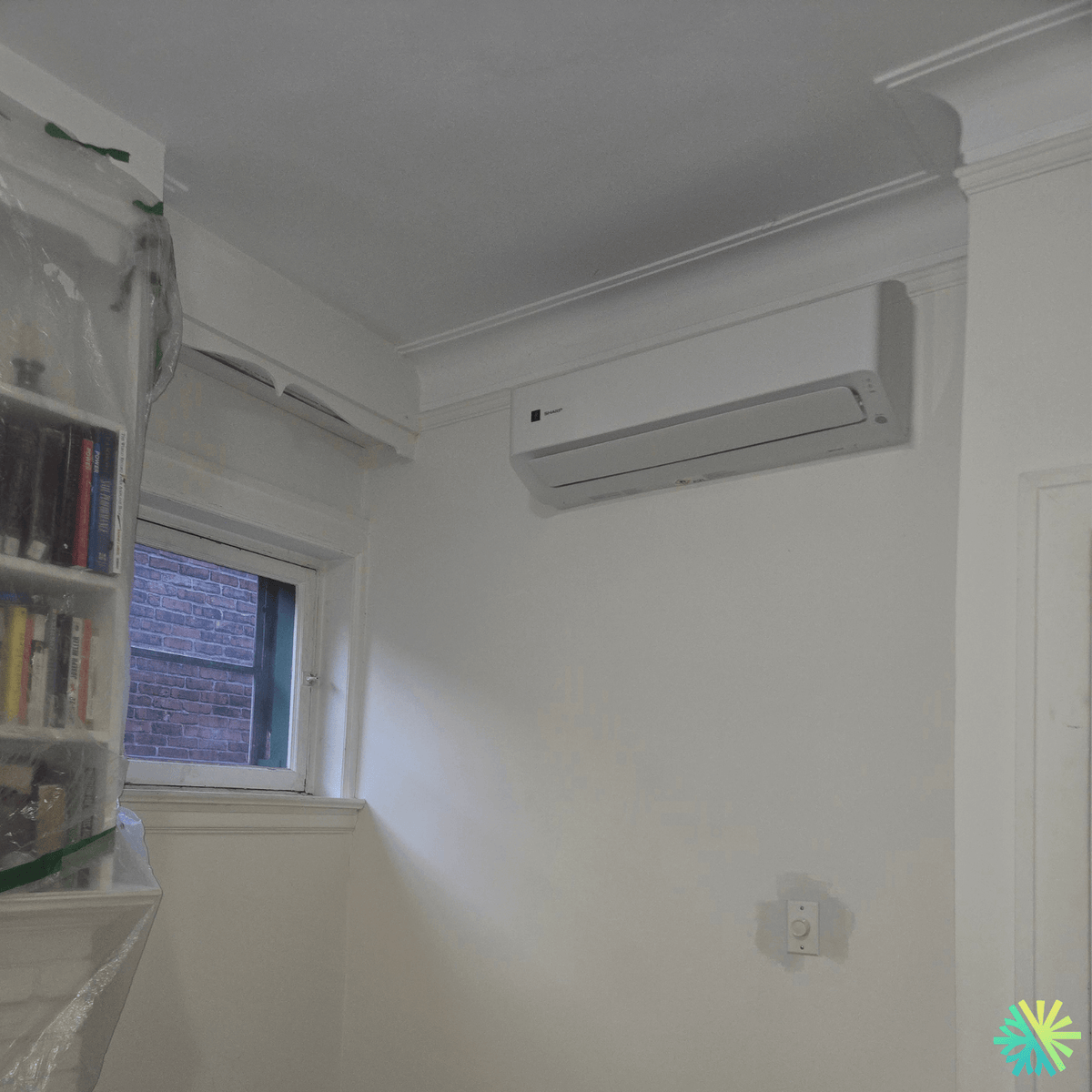 Installation of a Sharp wall-mounted heat pump in Rosemont–La Petite-Patrie