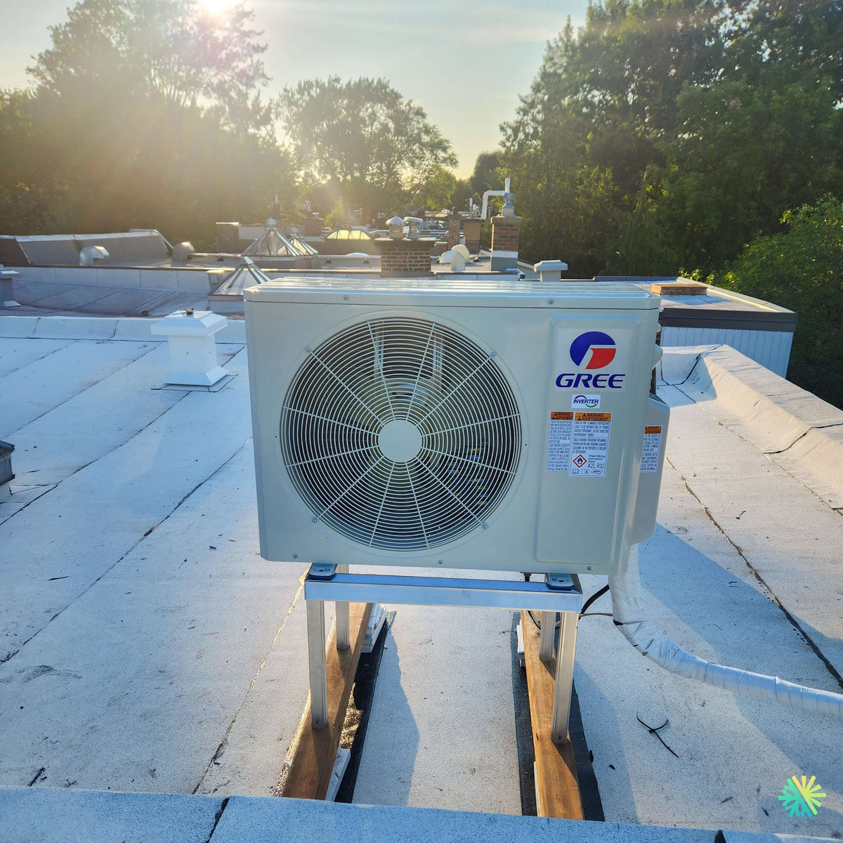Installation d'une thermopompe 2 têtes GREE FREEMATCH R32 à Lorraine, dans les Basses-Laurentides