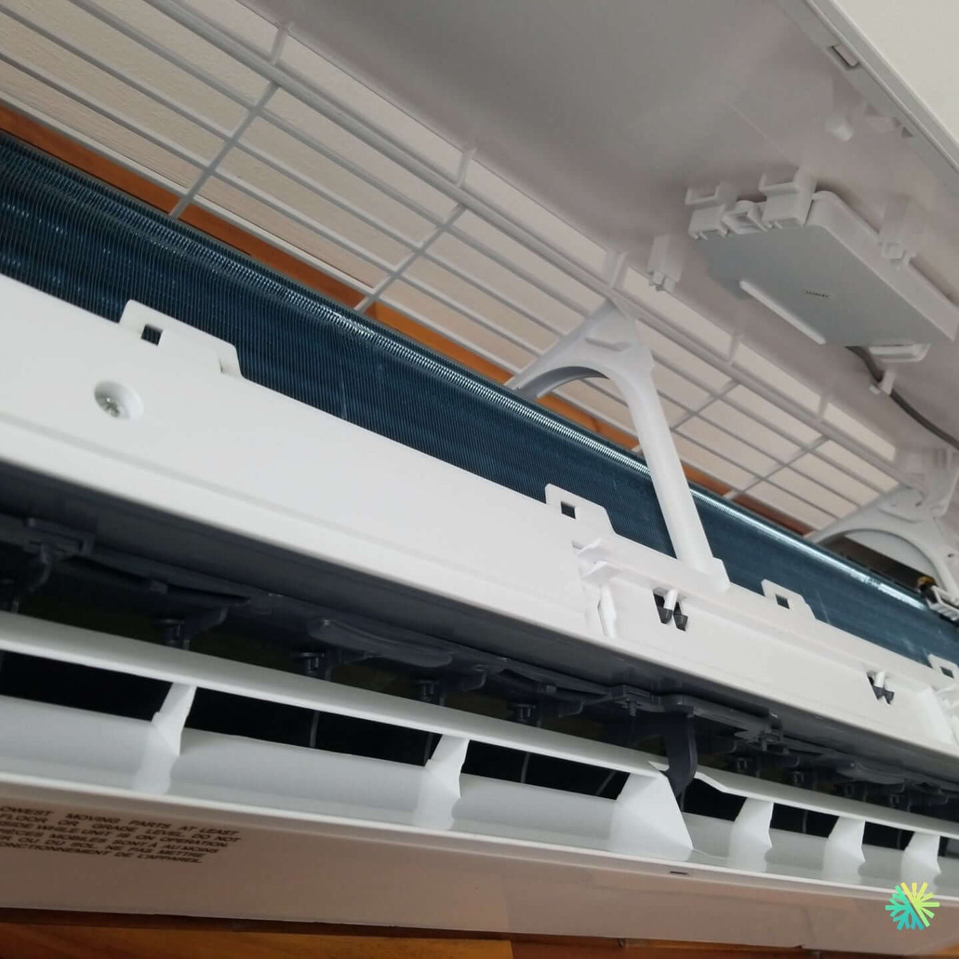 Réparation d’un climatiseur mural Midea à Sainte-Julie