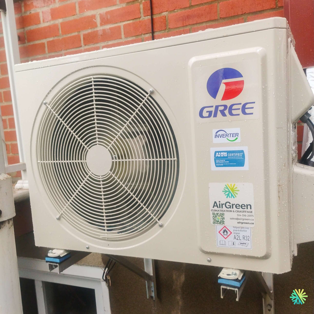 Installation d’une thermopompe murale GREE CROSSOVER R32 à Laval-Ouest : climatiseur mini split performant installé par AirGreen