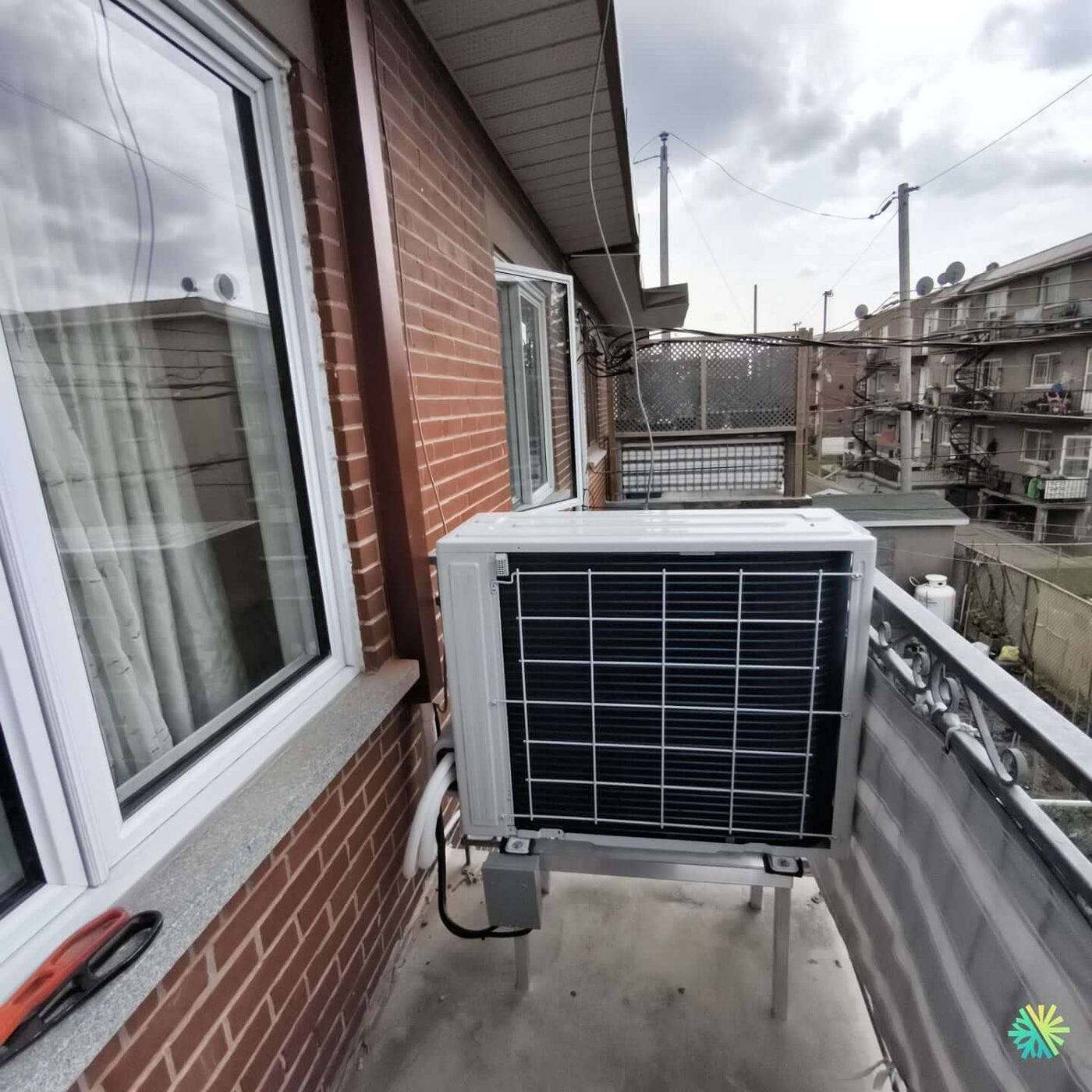 Installation d’une thermopompe murale Midea28 à Villeray–Saint-Michel–Parc-Extension