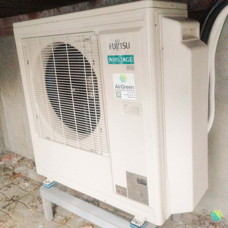 Installation d’une thermopompe double zone Fujitsu AIRSTAGE Aquila XLTH à Mercier, sur la Rive-Sud de Montréal