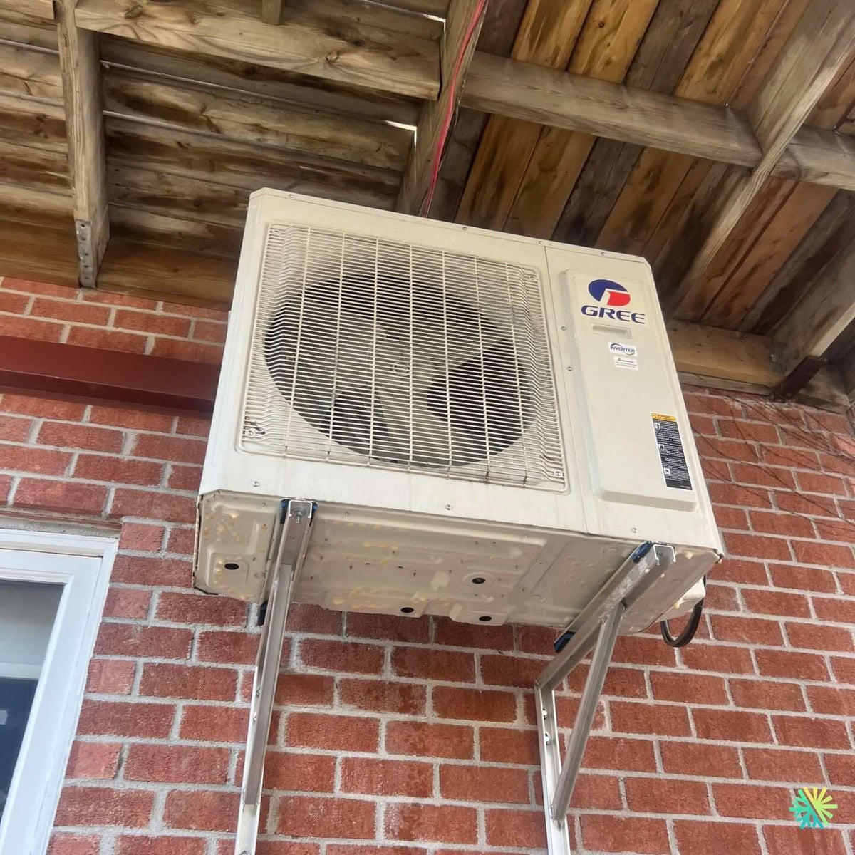 Nettoyage d’une thermopompe murale Gree à Sainte-Julie