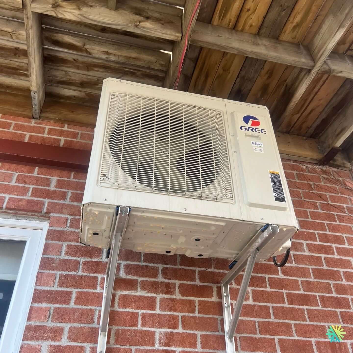 Nettoyage d’une thermopompe murale Gree à Sainte-Julie