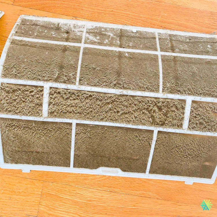 Votre thermopompe murale dégage une odeur de brûlé ? Ce que vous devez faire immédiatement