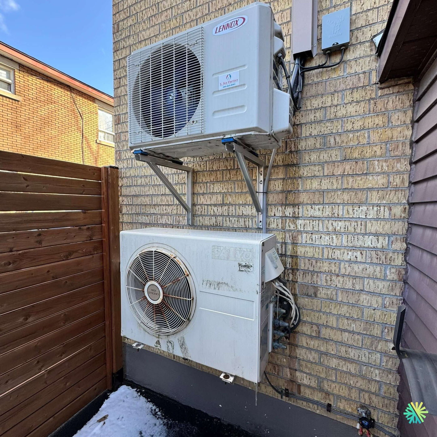 Nettoyage de deux unités extérieures de thermopompe à Saint-Laurent