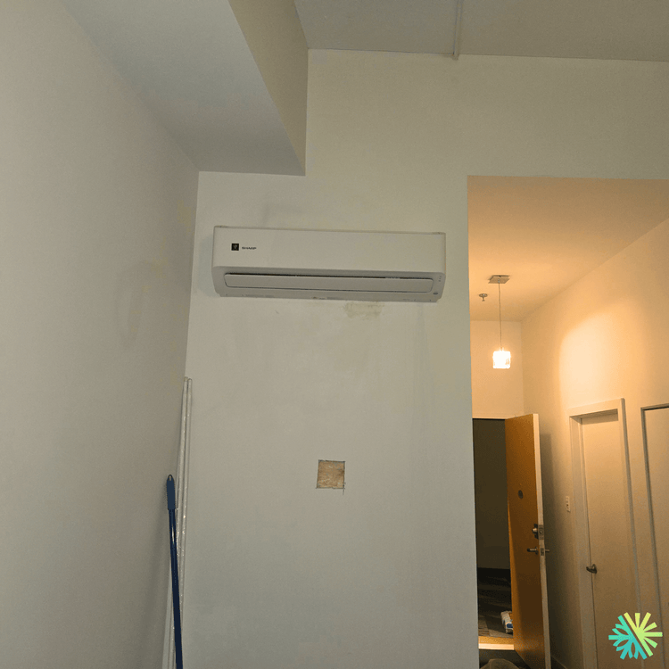 Installation d’une thermopompe murale Sharp ZU1 à Ville-Marie (Montréal)