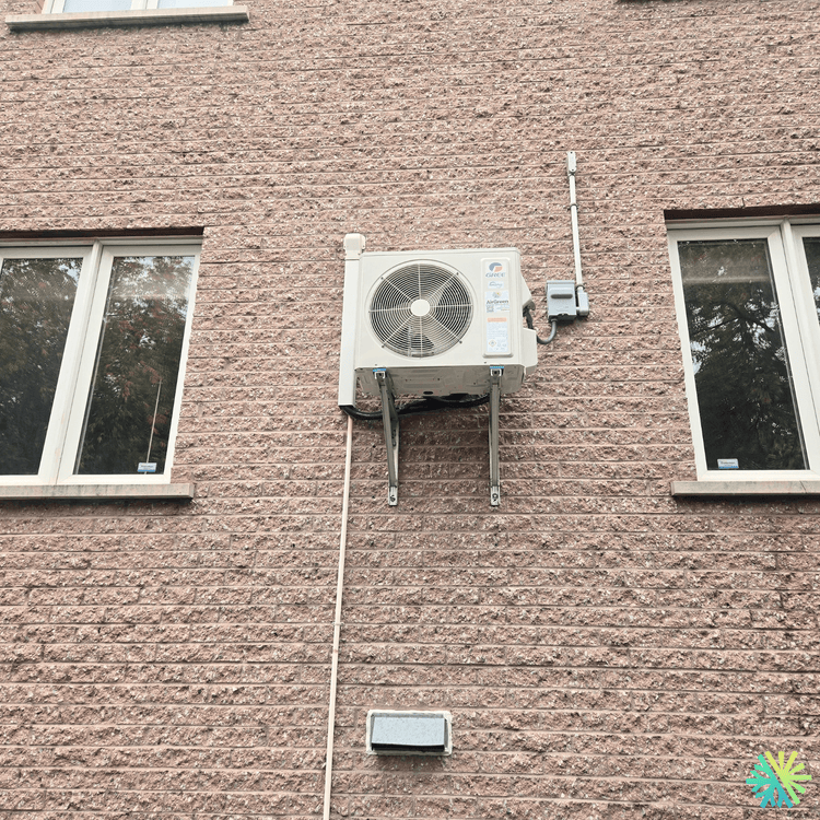 Installation d’une thermopompe murale Gree Charmo à Rosemont–La Petite-Patrie