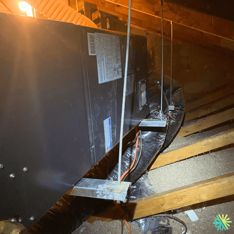 Installation d’une thermopompe centrale Midea à Terrebonne (Rive Nord) : performance discrète et confort uniforme, même sous les combles