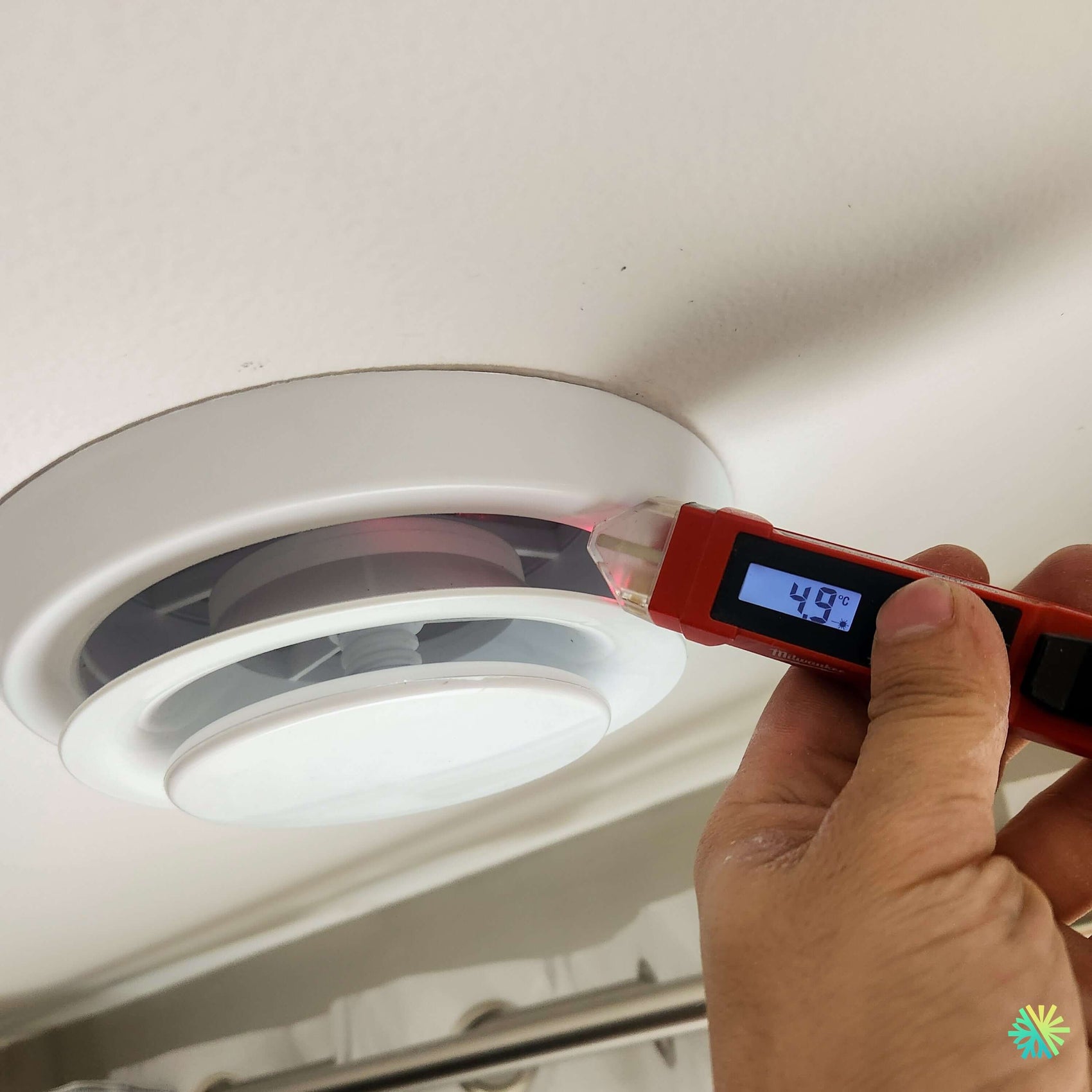 Installation d’une thermopompe gainable GREE All Match Slim Duct R32 avec conduits gainables à Baie-D’Urfé, dans l’Ouest-de-l’Île de Montréal