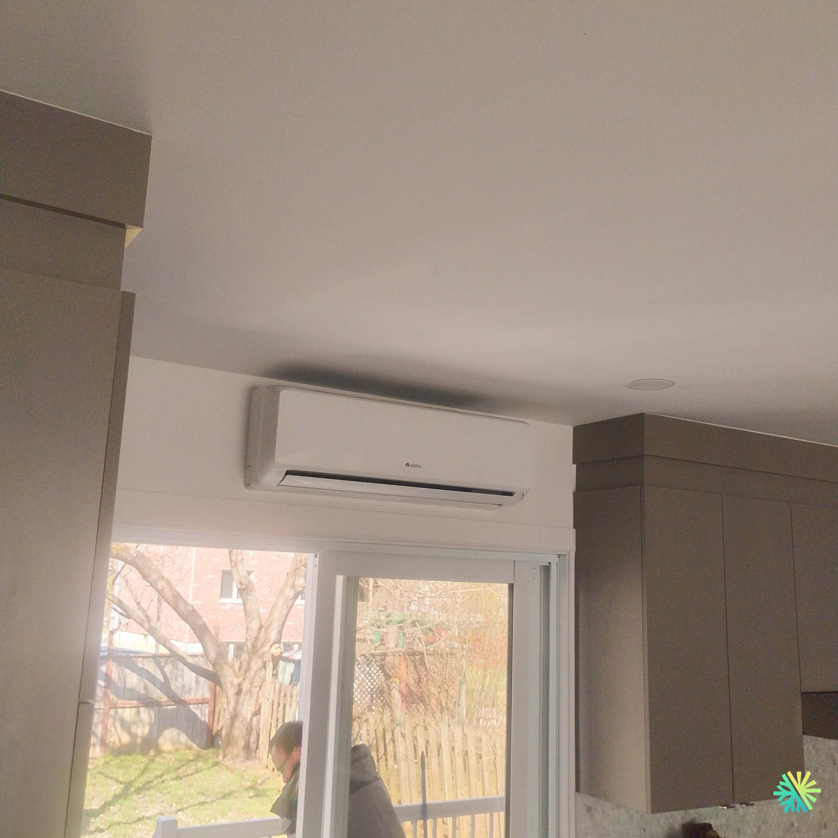 Installation d’une thermopompe GREE FREE MATCH R32 Quad-Zone avec 4 têtes murales dans Le Sud-Ouest à Montréal