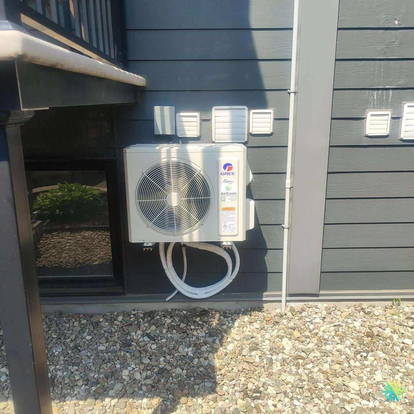 Installation d’une Gree (gamme R-32) thermopompe murale à Brossard