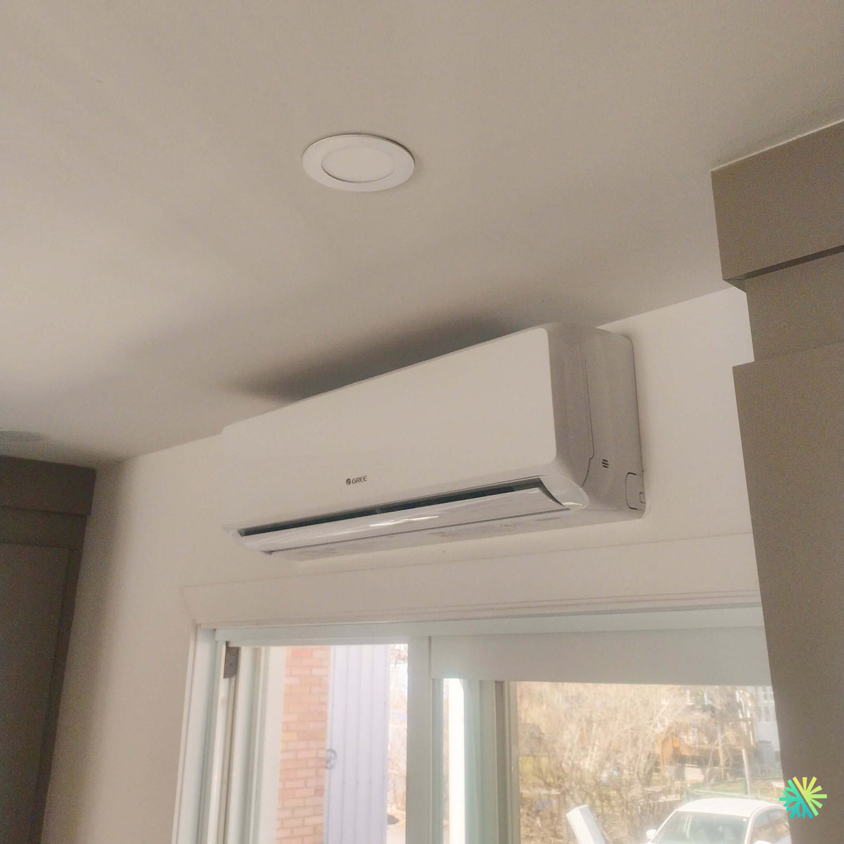 Installation d’une thermopompe murale GREE CHARMO R32 Climatiseur Mini Split au Vieux-Port de Montréal