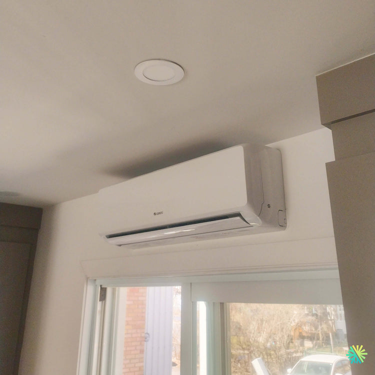 Installation d’une thermopompe murale GREE CHARMO R32 Climatiseur Mini Split au Vieux-Port de Montréal