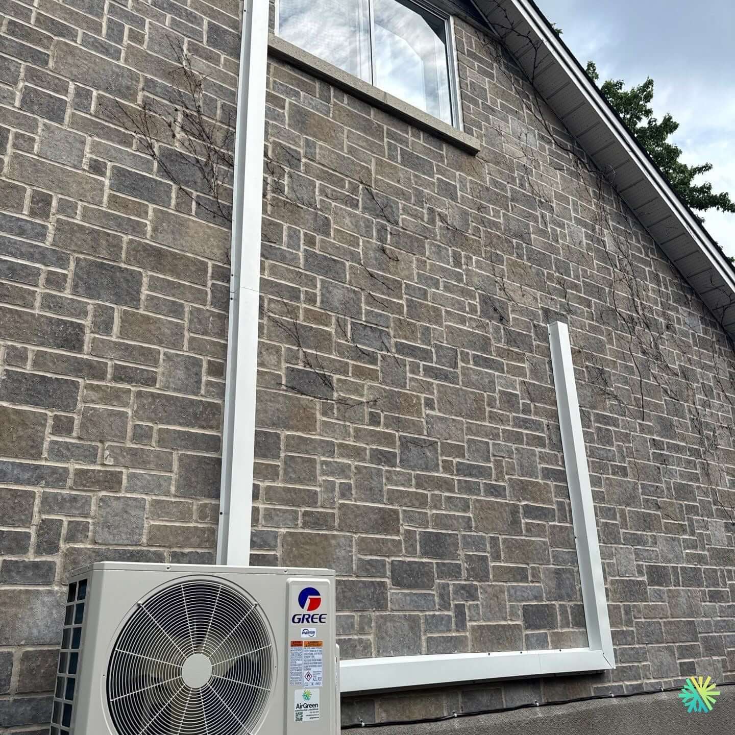Installation d’une thermopompe murale Gree à Laval