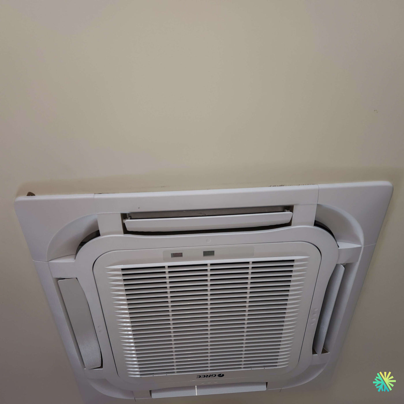 Installation d’une GREE Cassette de Plafond – Thermopompe à Laval