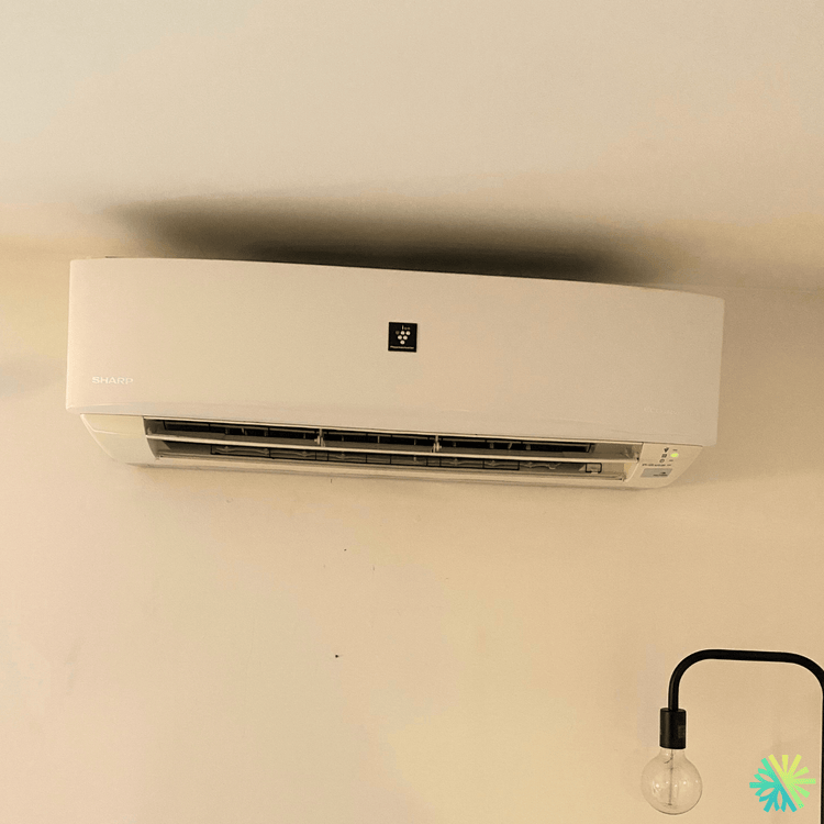 Installation d’une thermopompe murale Sharp à Ville-Marie (Montréal)