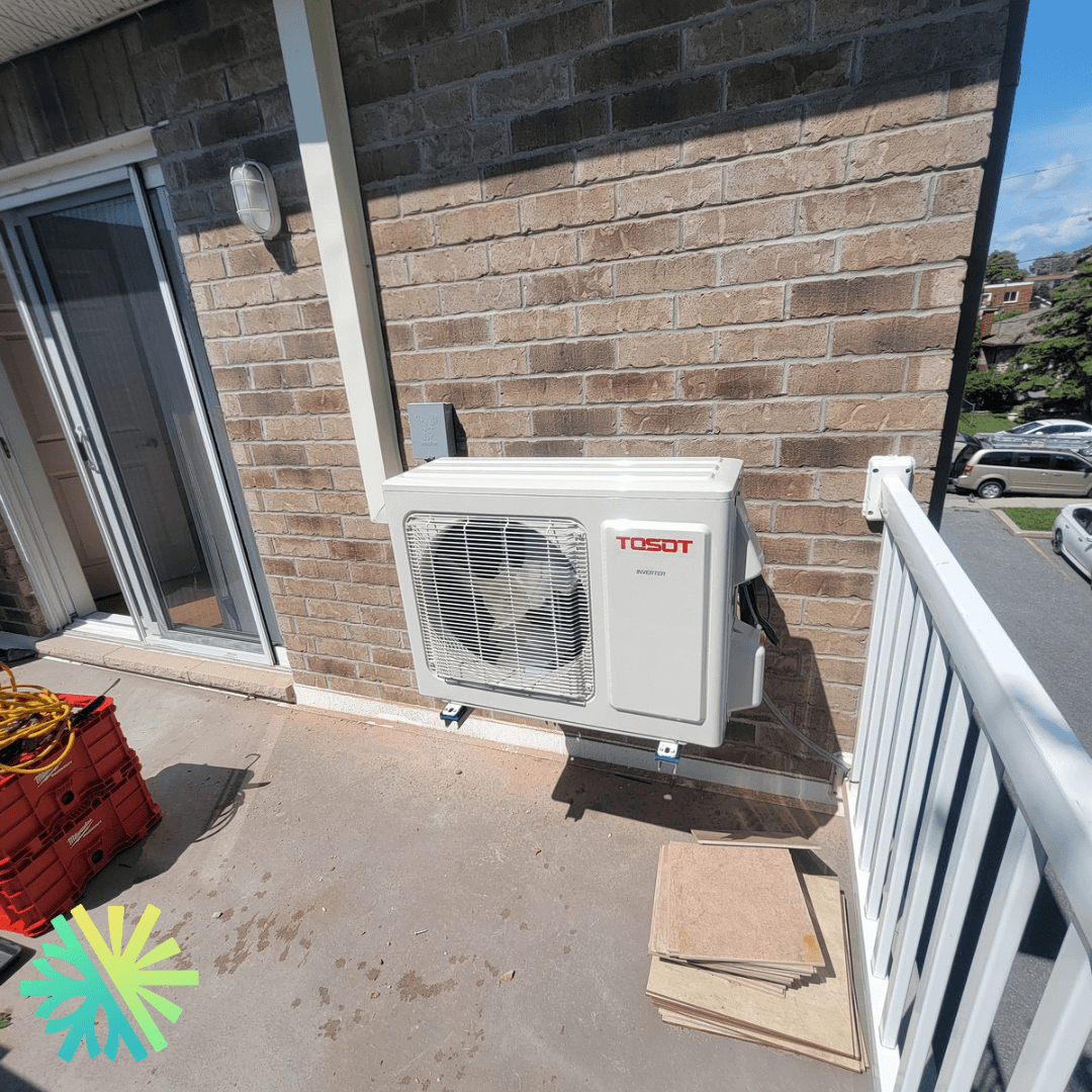 Installation d'une thermopompe murale Tosot Lomo 23 à Brossard, Rive-Sud
